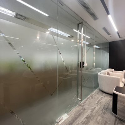 Vách ngăn văn phòng kính cường lực 10mm