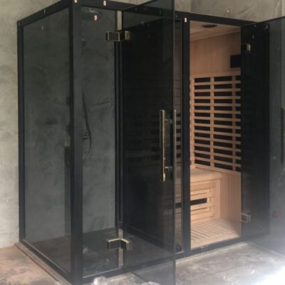 Phòng tắm kính xông hơi kính xanh đen cánh mở