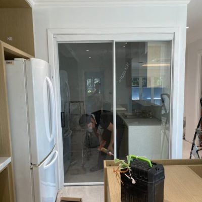 Cửa slim trượt màu trắng 2 cánh