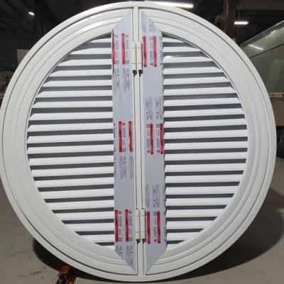 Cửa sổ hình tròn 2 cánh mở nhôm Xingfa màu trắng có nan chớp