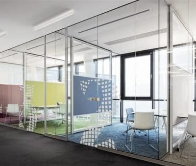 Vách kính cường lực cách âm tốt nhất