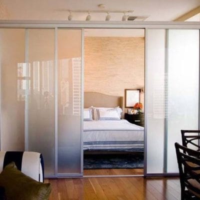 Vì sao nên chọn vách ngăn phòng bằng nhôm kính?