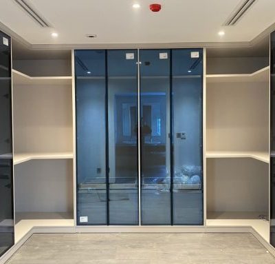 Cánh kính tủ màu xanh dương