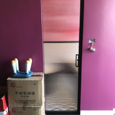 Cửa trượt Slim không ray dưới 1 cánh giấu tường