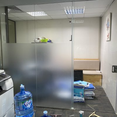 Vách ngăn phòng bằng kính cánh lùa