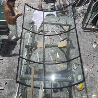 Vách nhôm Slim kính uốn cong chia đố