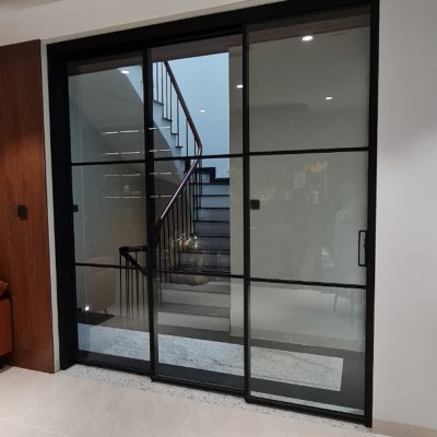 Lắp đặt cửa lùa 3 cánh không ray dưới nhôm Slim chia ô vuông