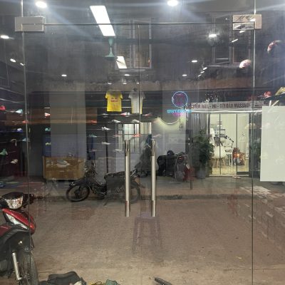 Lắp đặt Cửa kính cường lực an toàn giá rẻ nhất