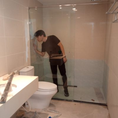Lắp đặt phòng tắm kính cánh lùa đạt chuẩn tại Hà Nội