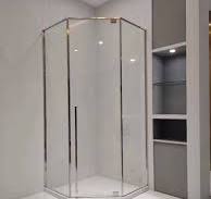 Phòng tắm kính hệ slim phun viền góc 135 độ