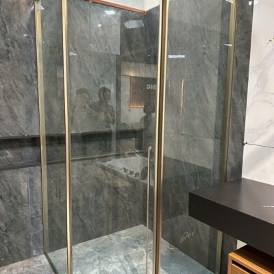 Cabin Slim màu vàng xước góc 135 cánh mở